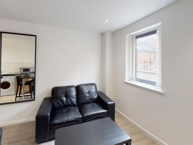 3 bedroom flat to rent
