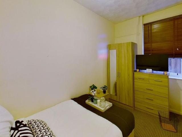 3 bedroom flat to rent