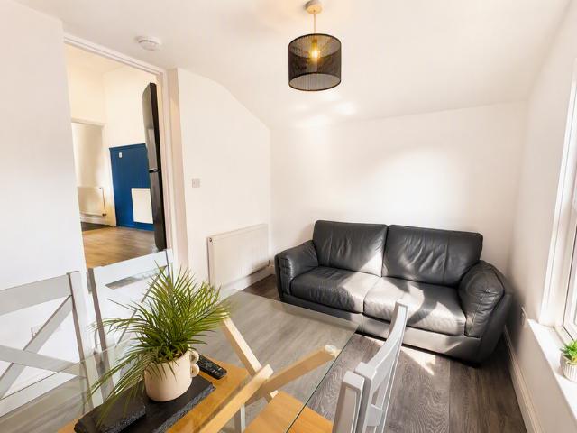 3 bedroom flat to rent