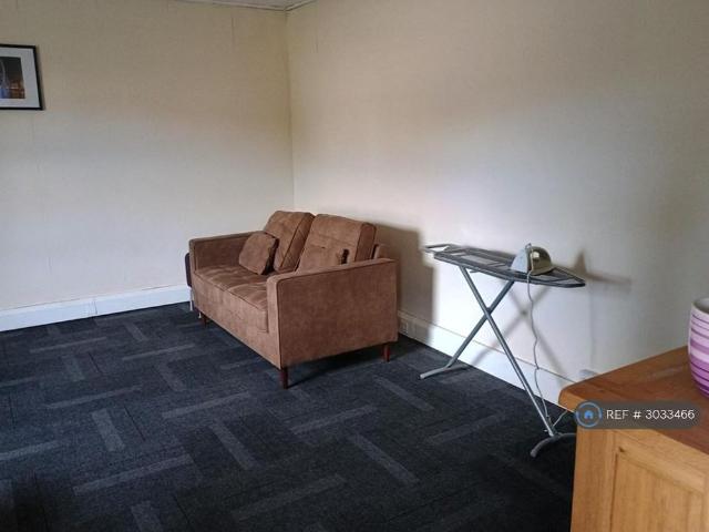 3 bedroom flat to rent