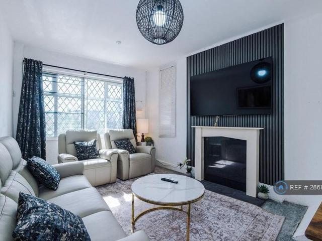 3 bedroom flat to rent