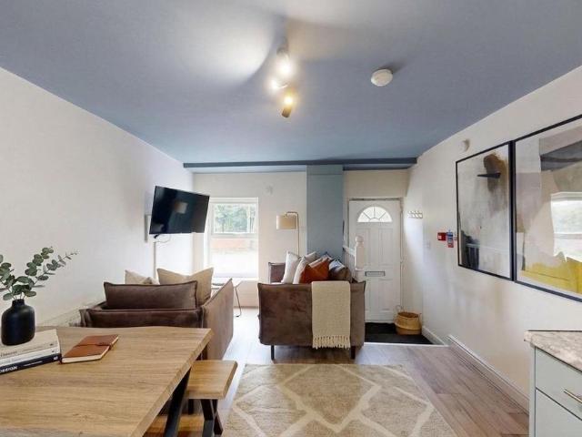 3 bedroom flat to rent