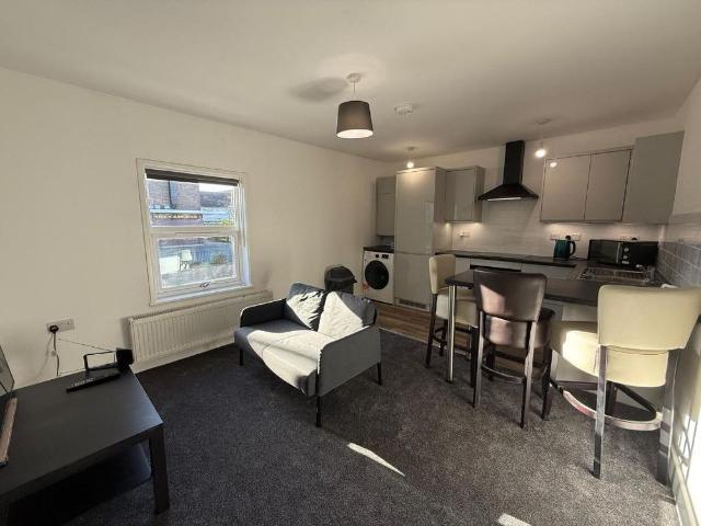 3 bedroom flat to rent