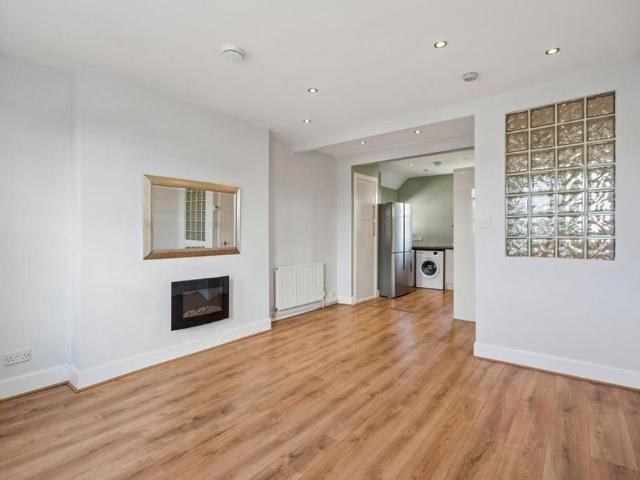 3 bedroom flat to rent