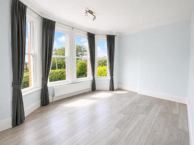 3 bedroom flat to rent