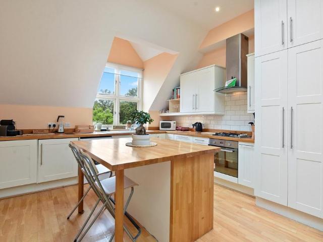 3 bedroom flat to rent