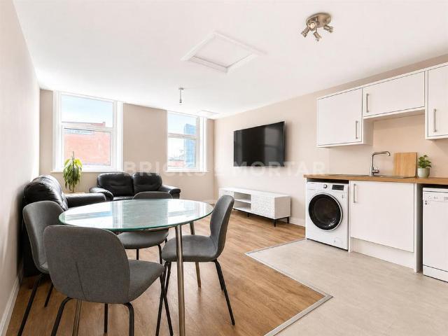 3 bedroom flat to rent