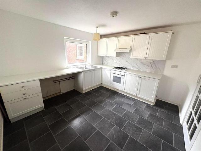 3 bedroom flat to rent