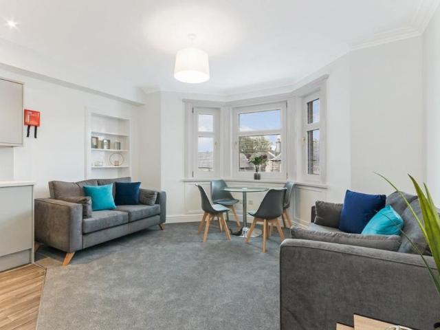 3 bedroom flat to rent