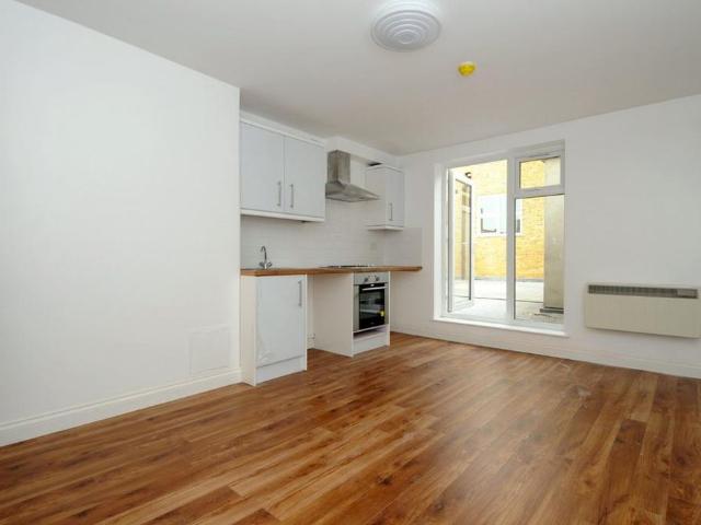 3 bedroom flat to rent