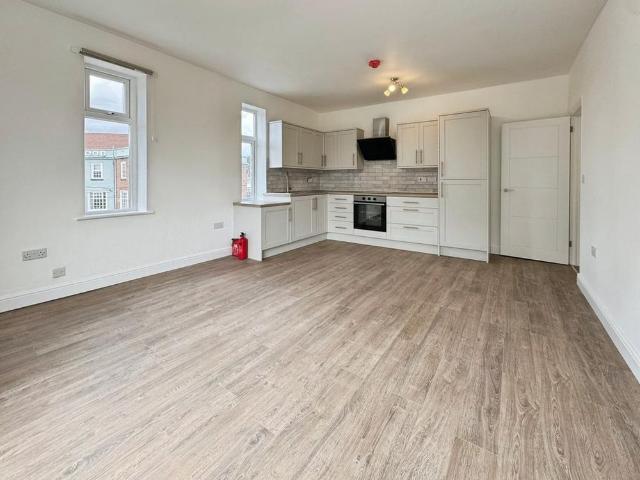 3 bedroom flat to rent
