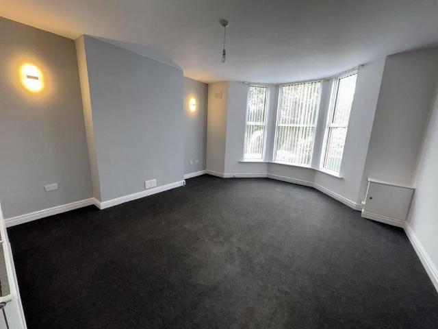3 bedroom flat to rent