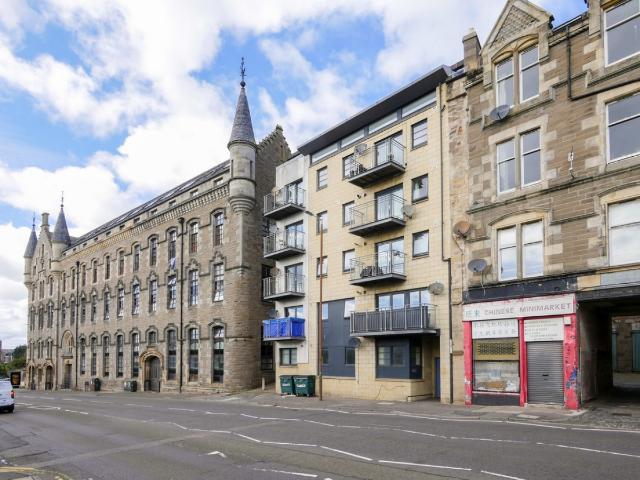 3 bedroom Flat To Rent