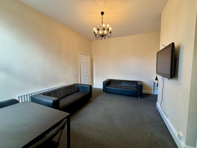 3 bedroom flat to rent