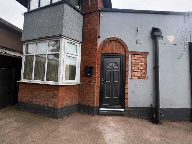 3 bedroom flat to rent