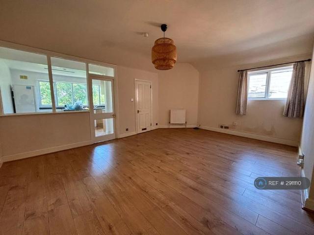 3 bedroom flat to rent