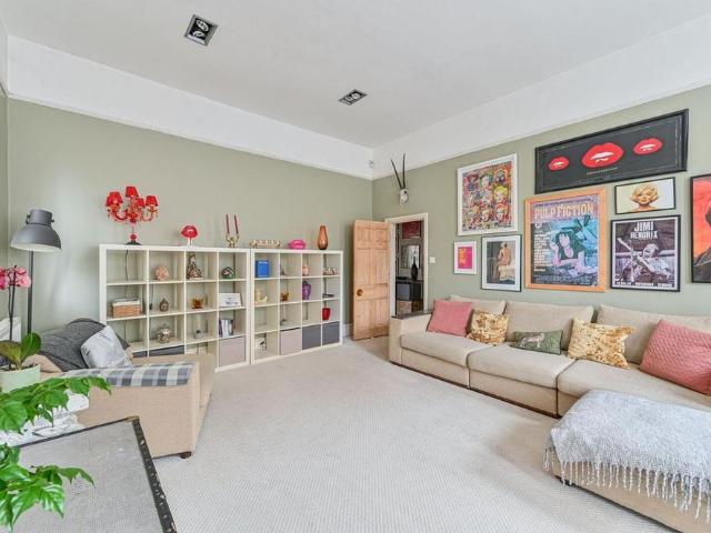 3 bedroom flat to rent