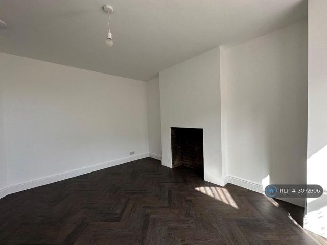 3 bedroom flat to rent