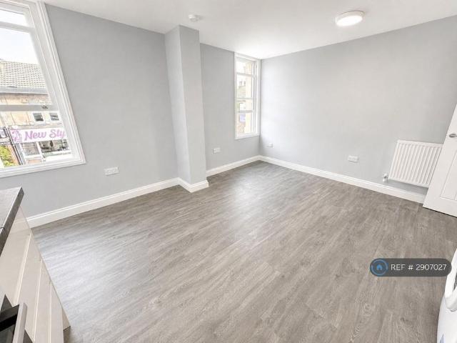 3 bedroom flat to rent