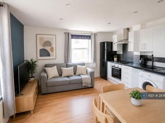 3 bedroom flat to rent