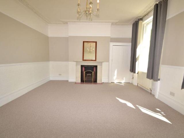 3 bedroom flat to rent