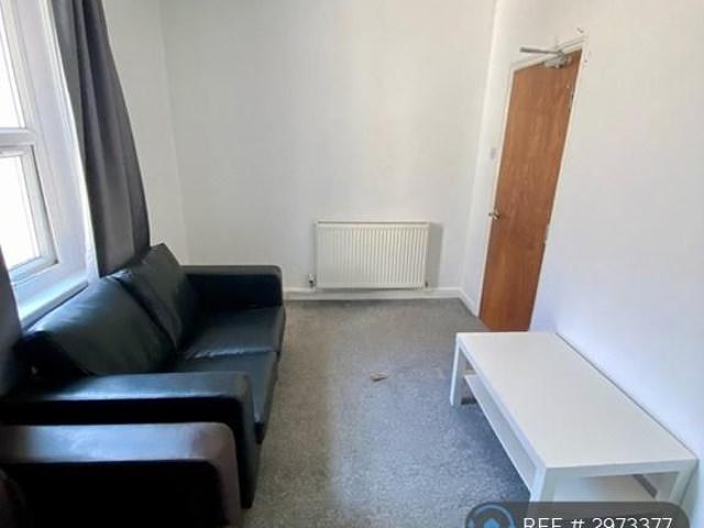 3 bedroom flat to rent