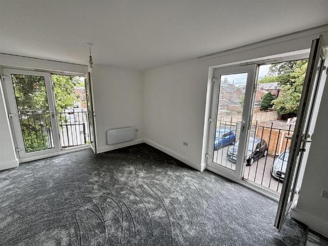 3 bedroom flat to rent