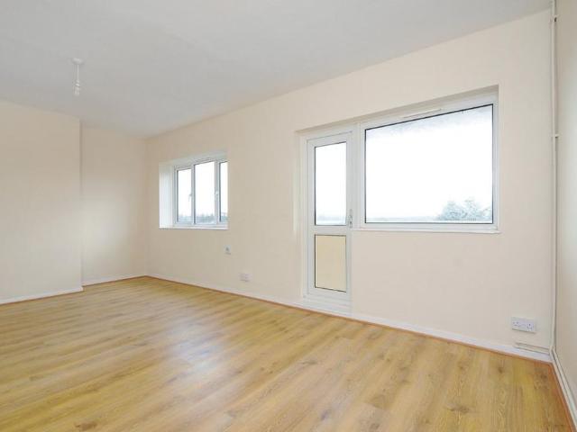 3 bedroom flat to rent
