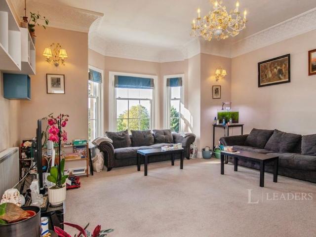 3 bedroom flat to rent