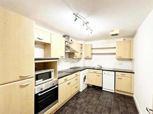3 bedroom flat to rent