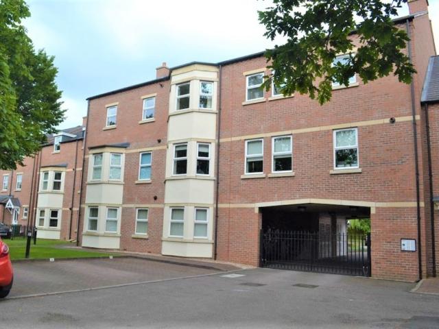 3 bedroom Flat To Rent