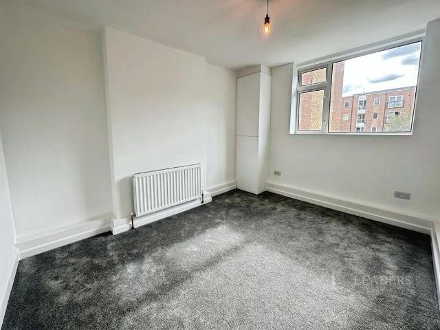 3 bedroom flat to rent