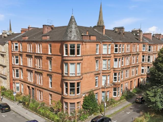 3 bedroom Flat To Rent