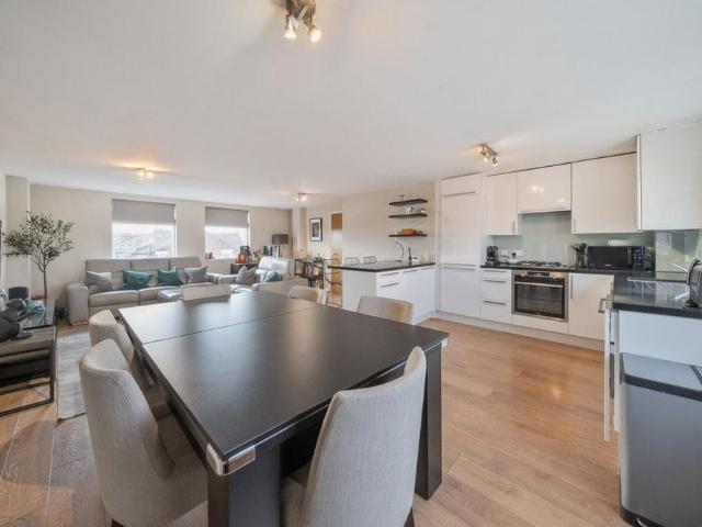 3 bedroom flat to rent