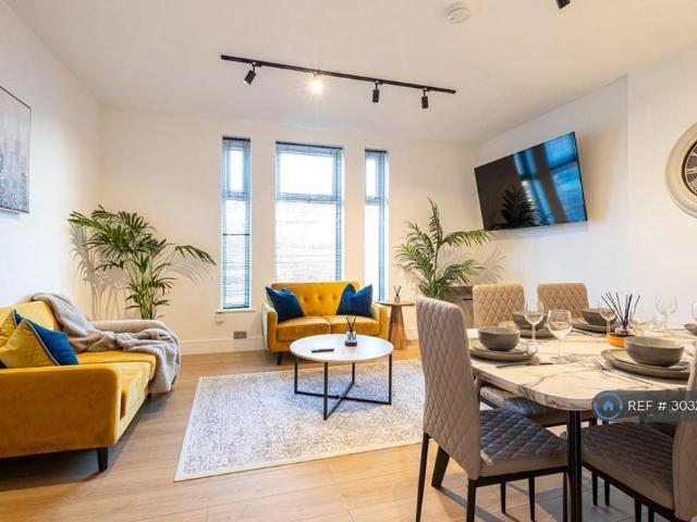 3 bedroom flat to rent