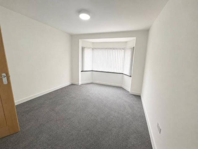 3 bedroom flat to rent
