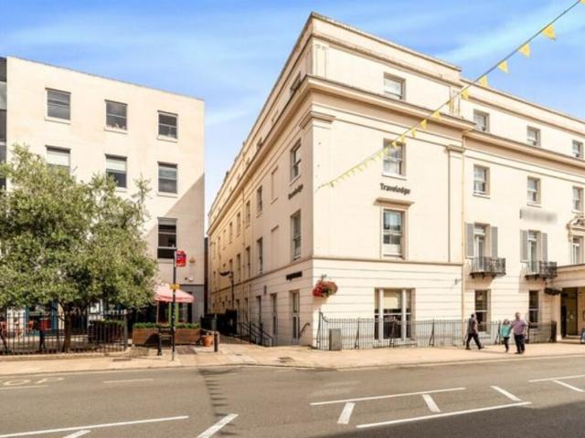 3 bedroom Flat To Rent