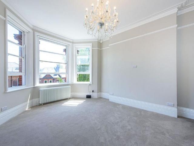 3 bedroom flat to rent