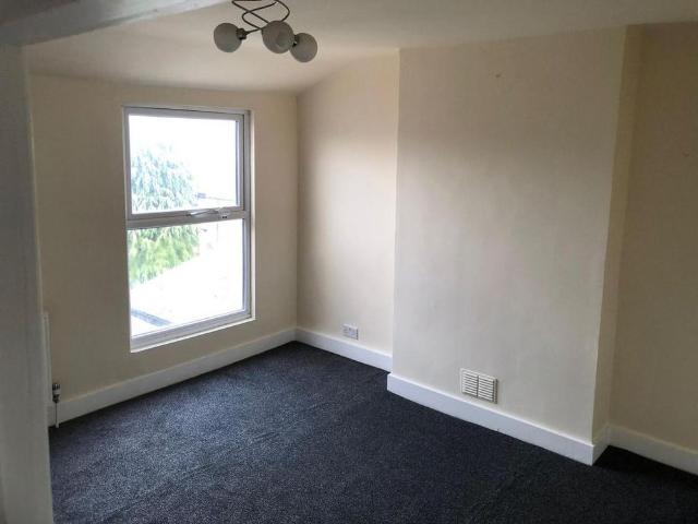 3 bedroom flat to rent