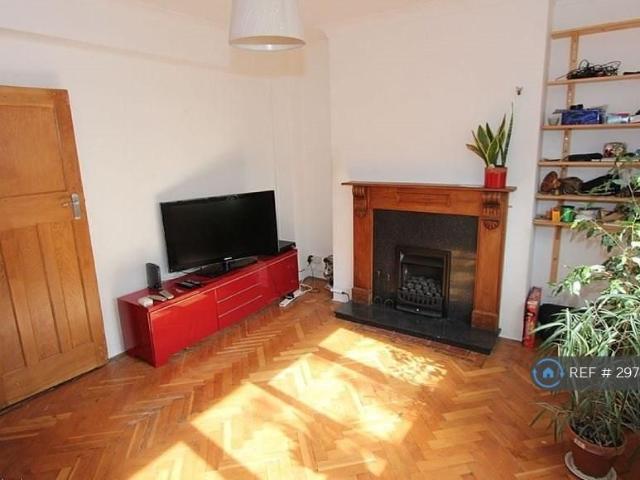 3 bedroom flat to rent