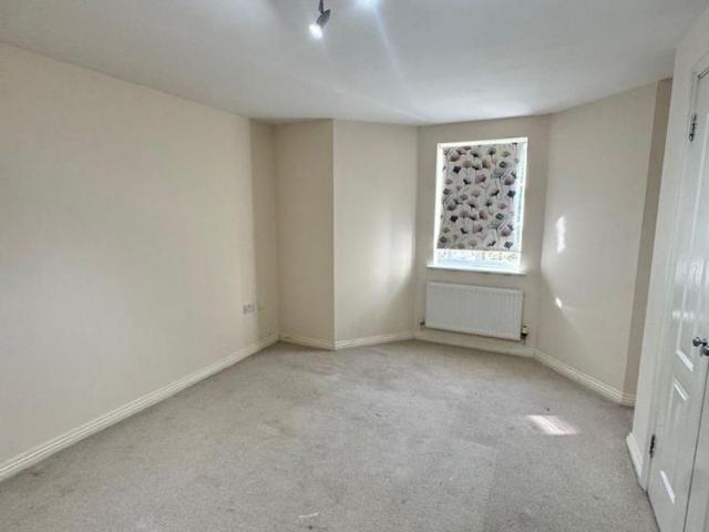 3 bedroom flat to rent