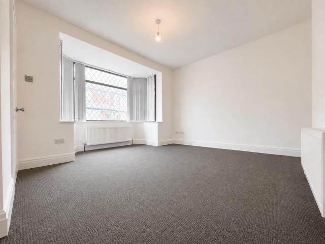 3 bedroom flat to rent