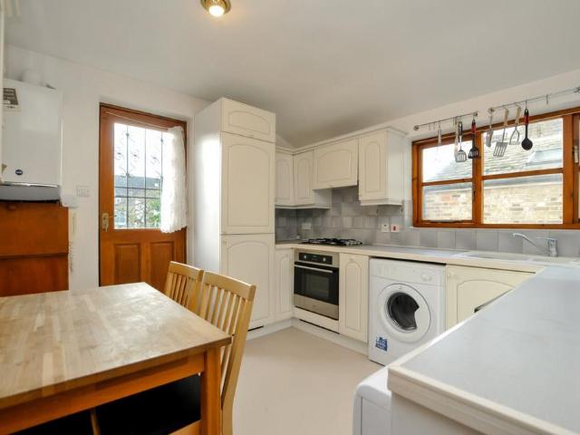 3 bedroom flat to rent