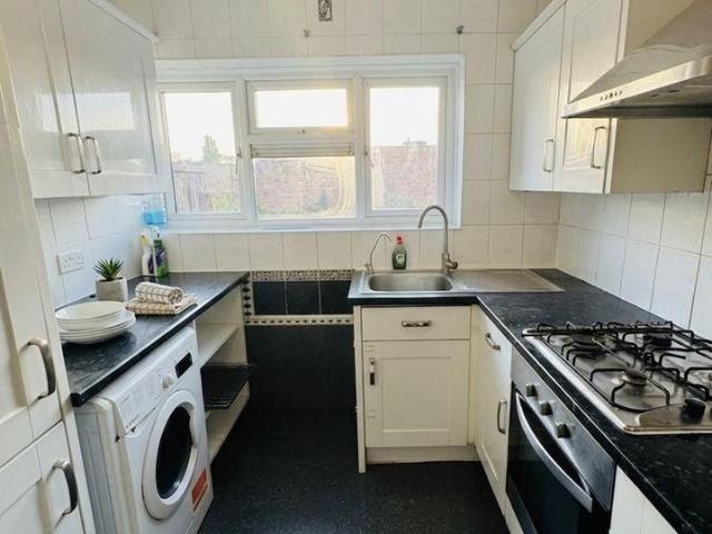 3 bedroom flat to rent