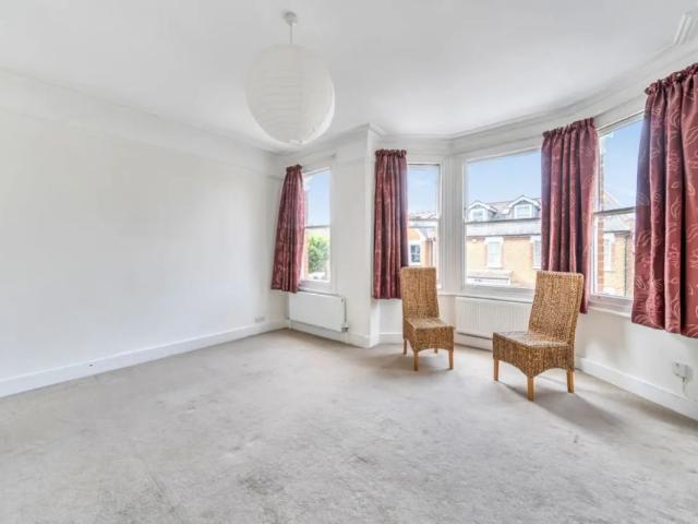 3 bedroom flat to rent