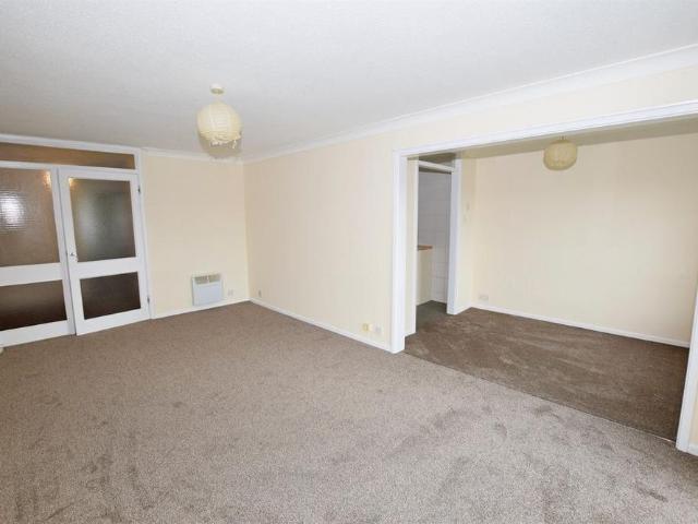 3 bedroom flat to rent