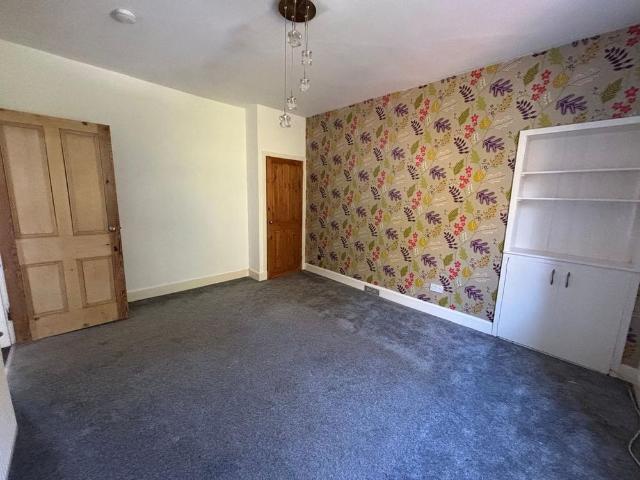 3 bedroom flat to rent