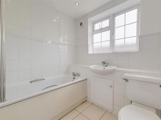 3 bedroom flat to rent