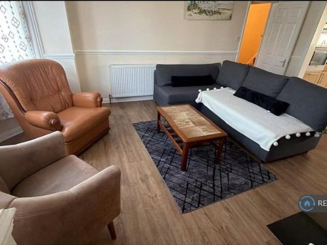 3 bedroom flat to rent