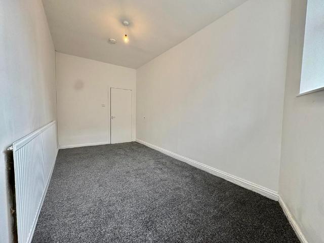 3 bedroom flat to rent